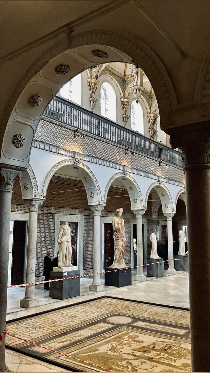 Mosaïques, médersas et médina