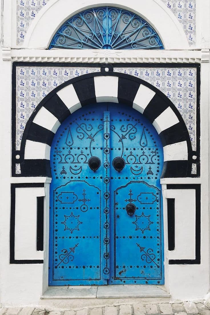 Tunis vous attend — et Sidi Bou Saïd aussi