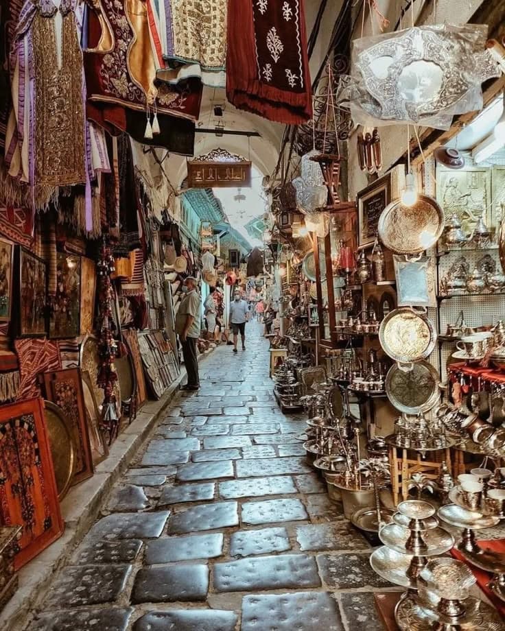 Mosaïques, médersas et médina